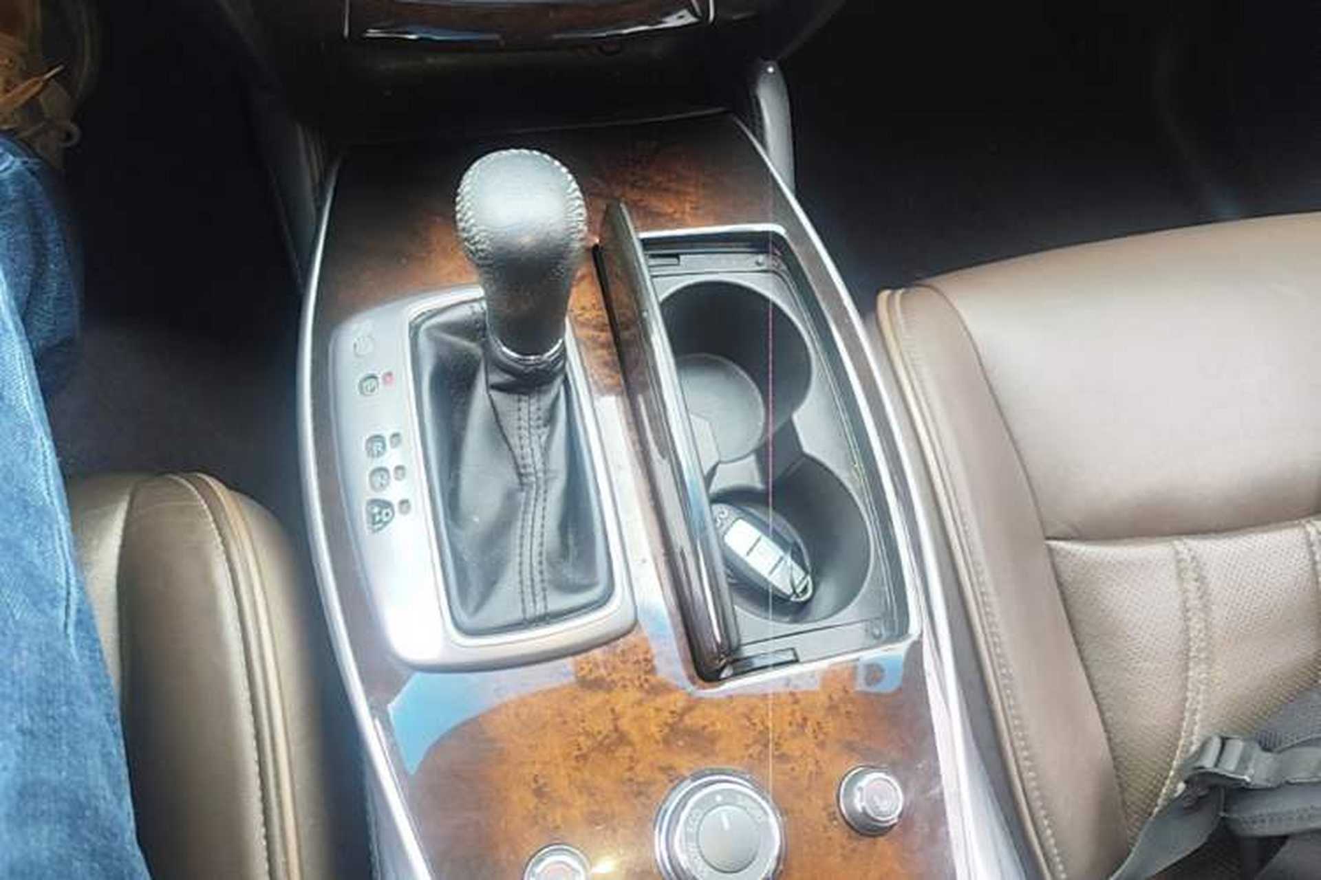 Used Infiniti QX60 2014 2.5 S/C Hybrid Two-Wheel Drive Excellence Edition Gear Lever