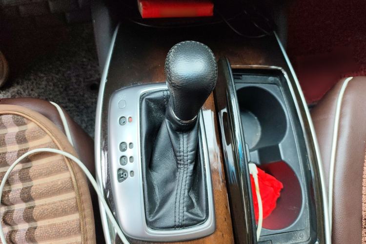 Used Infiniti QX60 2014 2.5 S/C Hybrid Two-Wheel Drive Excellence Edition Gear Lever