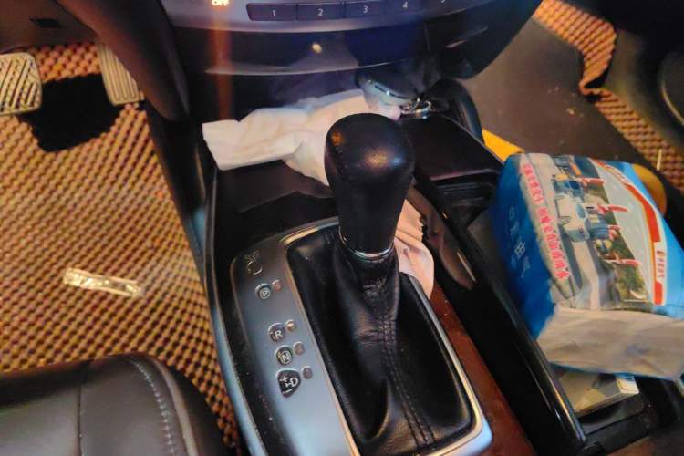 Used Infiniti QX60 2014 2.5 S/C Hybrid Two-Wheel Drive Excellence Edition Gear Lever