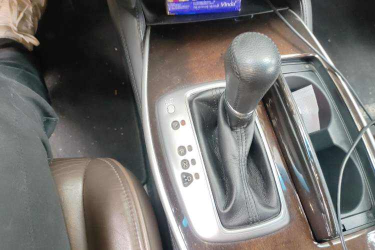 Used Infiniti QX60 2014 2.5 S/C Hybrid All-Wheel-Drive Versatile Edition Gear Lever