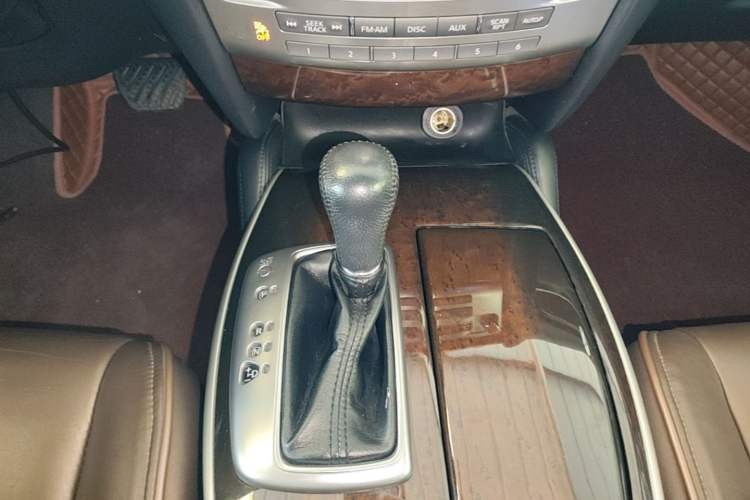 Used Infiniti QX60 2014 2.5 S/C Hybrid Two-Wheel Drive Excellence Edition Gear Lever