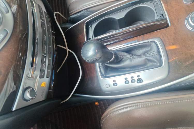Used Infiniti QX60 2014 2.5 S/C Hybrid Two-Wheel Drive Excellence Edition Gear Lever