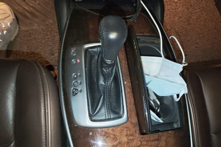 Used Infiniti QX60 2014 3.5L Two-Wheel Drive Excellence Edition Gear Lever