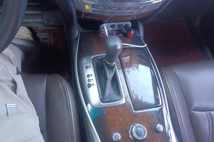Used Infiniti QX60 2014 2.5 S/C Hybrid Two-Wheel Drive Excellence Edition Gear Lever