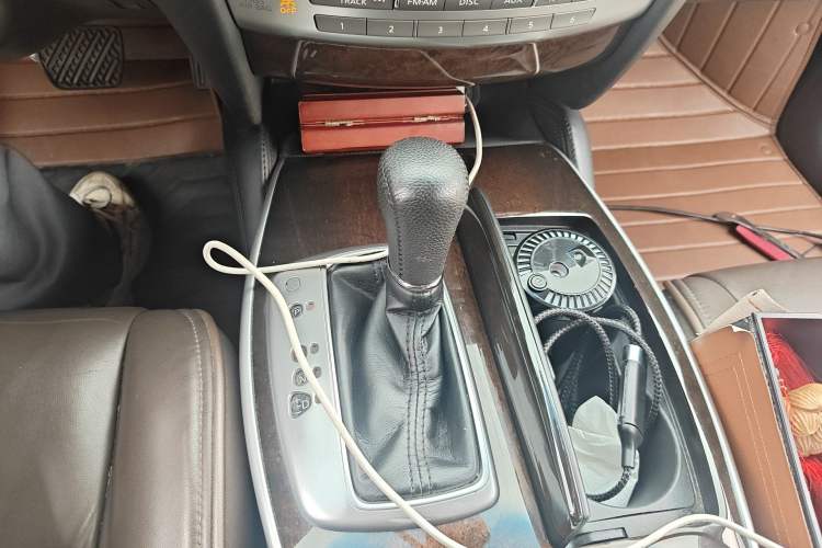Used Infiniti QX60 2014 2.5 S/C Hybrid Two-Wheel Drive Excellence Edition Gear Lever