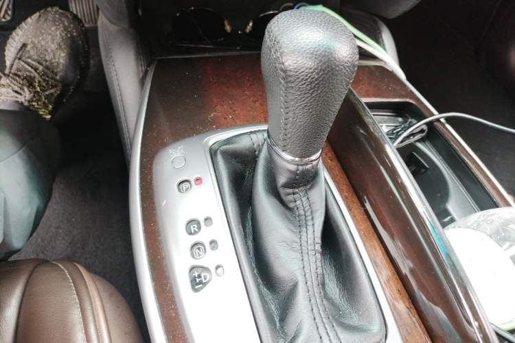 Used Infiniti QX60 2014 2.5 S/C Hybrid Two-Wheel Drive Excellence Edition Gear Lever