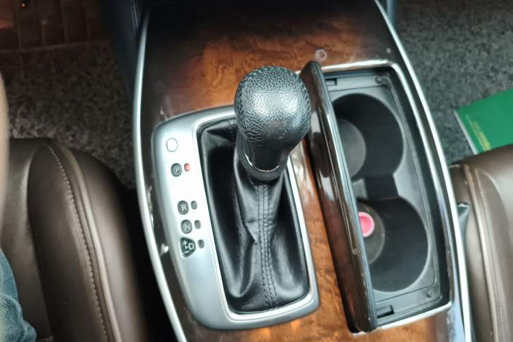 Used Infiniti QX60 2014 2.5 S/C Hybrid All-Wheel-Drive Versatile Edition Gear Lever
