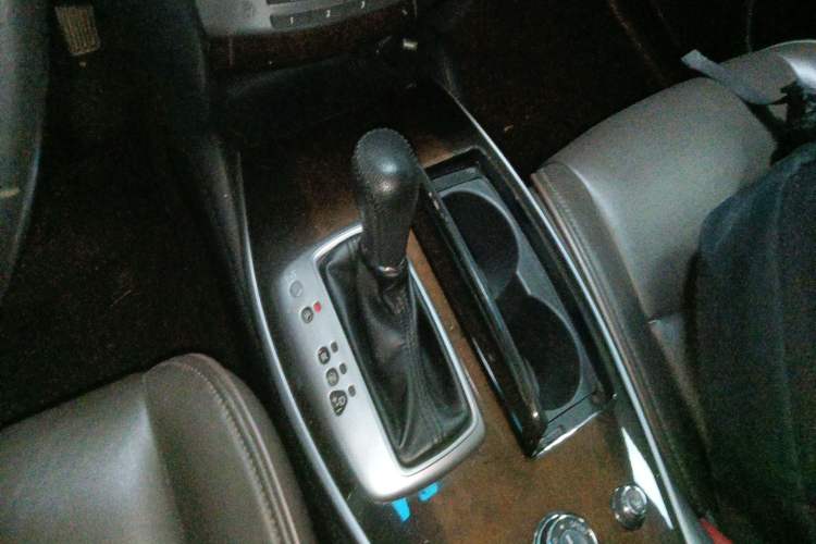 Used Infiniti QX60 2014 2.5 S/C Hybrid Two-Wheel Drive Excellence Edition Gear Lever