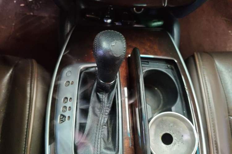 Used Infiniti QX60 2014 2.5 S/C Hybrid Two-Wheel Drive Excellence Edition Gear Lever