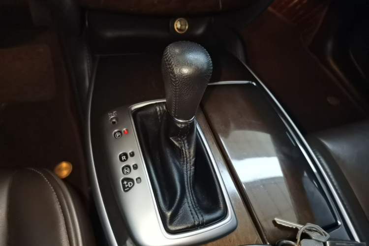 Used Infiniti QX60 2014 2.5 S/C Hybrid All-Wheel-Drive Versatile Edition Gear Lever