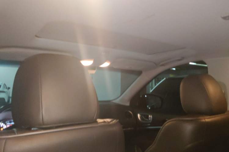 Used Infiniti QX60 2014 2.5 S/C Hybrid Two-Wheel Drive Excellence Edition Headliner