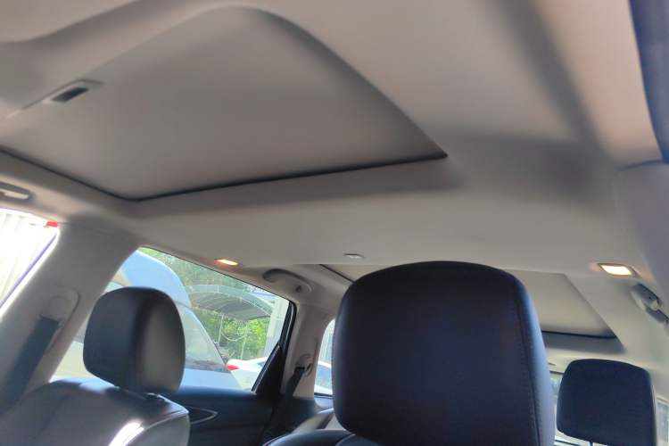 Used Infiniti QX60 2014 2.5 S/C Hybrid Two-Wheel Drive Excellence Edition Headliner
