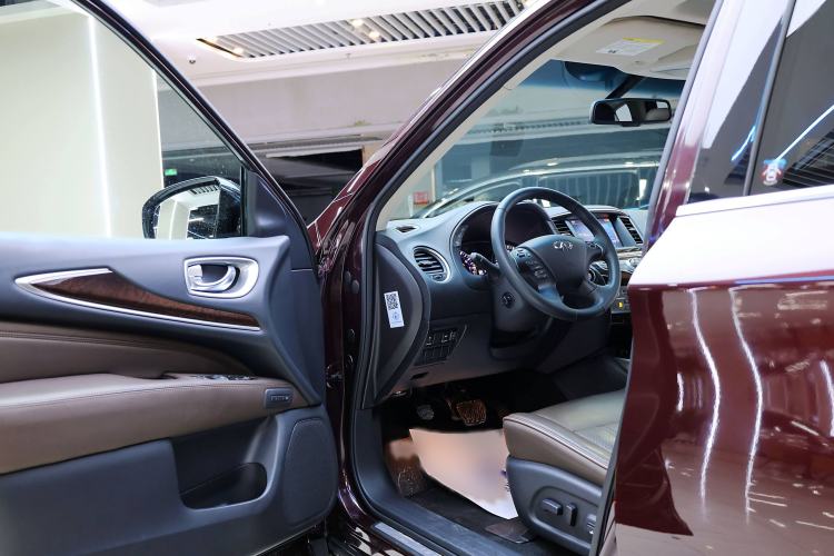 Used Infiniti QX60 2014 2.5 S/C Hybrid Two-Wheel Drive Excellence Edition Interior 1