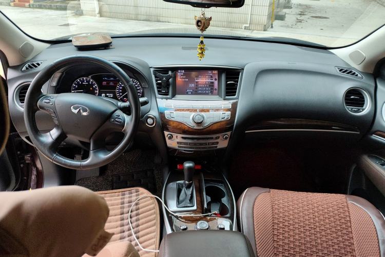 Used Infiniti QX60 2014 2.5 S/C Hybrid Two-Wheel Drive Excellence Edition Interior 2