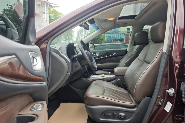 Used Infiniti QX60 2014 2.5 S/C Hybrid All-Wheel-Drive Versatile Edition Interior 2