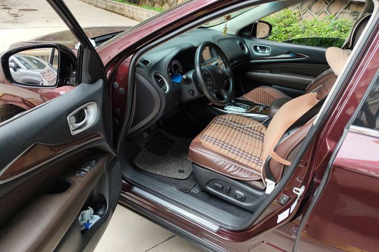 Used Infiniti QX60 2014 2.5 S/C Hybrid Two-Wheel Drive Excellence Edition Interior 3