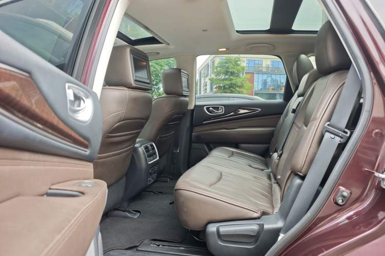 Used Infiniti QX60 2014 2.5 S/C Hybrid All-Wheel-Drive Versatile Edition Interior 3