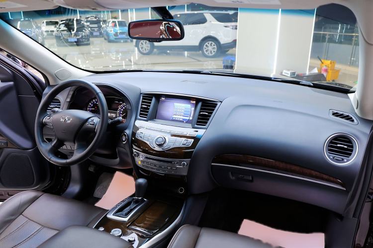 Used Infiniti QX60 2014 2.5 S/C Hybrid Two-Wheel Drive Excellence Edition Interior 4