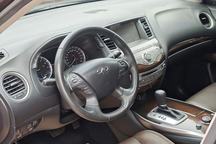 Used Infiniti QX60 2014 2.5 S/C Hybrid All-Wheel-Drive Versatile Edition Interior 6