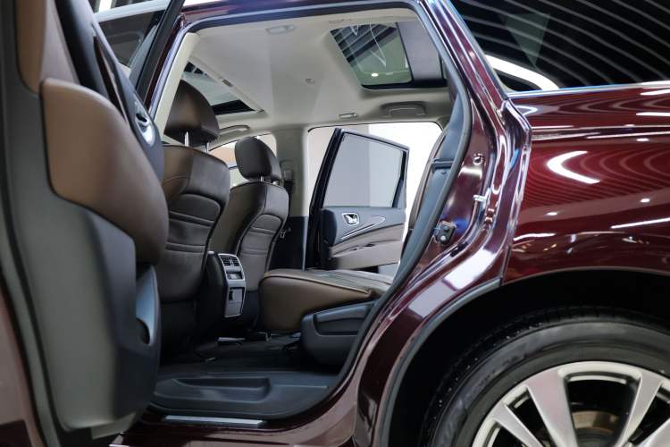 Used Infiniti QX60 2014 2.5 S/C Hybrid Two-Wheel Drive Excellence Edition Interior 9