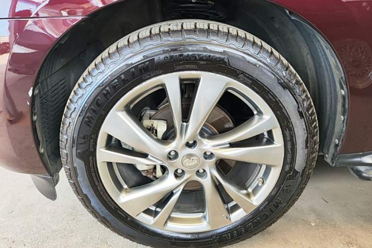 Used Infiniti QX60 2014 2.5 S/C Hybrid Two-Wheel Drive Excellence Edition Left Front Wheel Hub