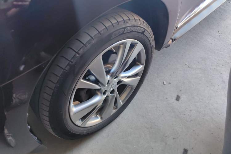Used Infiniti QX60 2014 2.5 S/C Hybrid Two-Wheel Drive Excellence Edition Left Front Wheel Hub