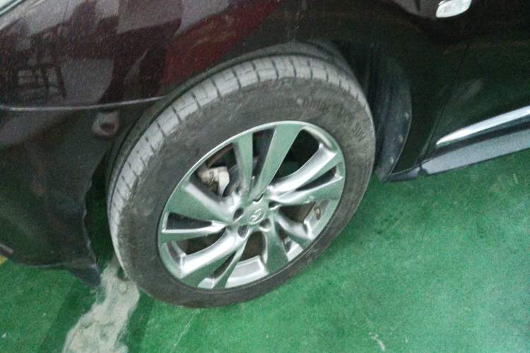 Used Infiniti QX60 2014 2.5 S/C Hybrid Two-Wheel Drive Excellence Edition Left Front Wheel Hub