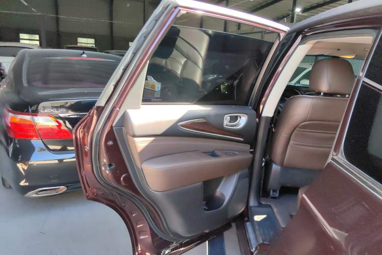 Used Infiniti QX60 2014 2.5 S/C Hybrid Two-Wheel Drive Excellence Edition Left Rear Door Interior