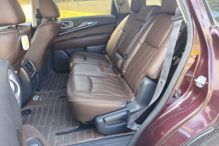 Used Infiniti QX60 2014 2.5 S/C Hybrid Two-Wheel Drive Excellence Edition Left Rear Seat