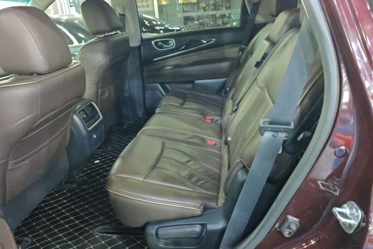 Used Infiniti QX60 2014 2.5 S/C Hybrid Two-Wheel Drive Excellence Edition Left Rear Seat