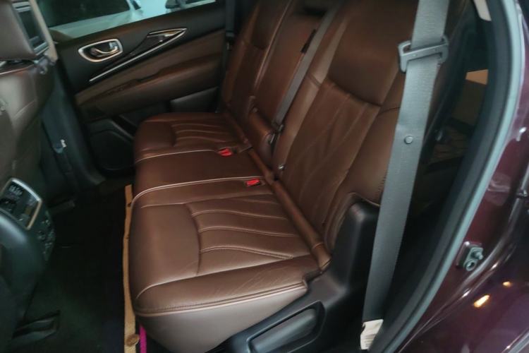 Used Infiniti QX60 2014 3.5L Four-Wheel Drive All-Terrain Version Left Rear Seat