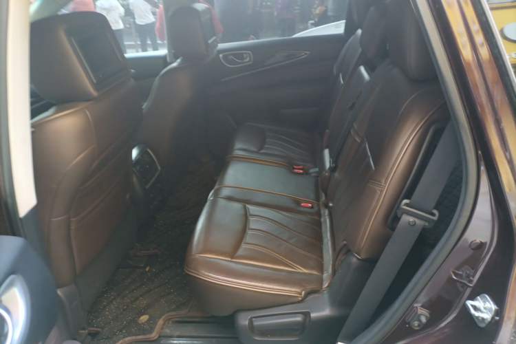 Used Infiniti QX60 2014 3.5L Four-Wheel Drive All-Terrain Version Left Rear Seat
