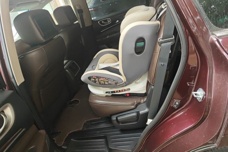 Used Infiniti QX60 2014 3.5L Four-Wheel Drive All-Terrain Version Left Rear Seat