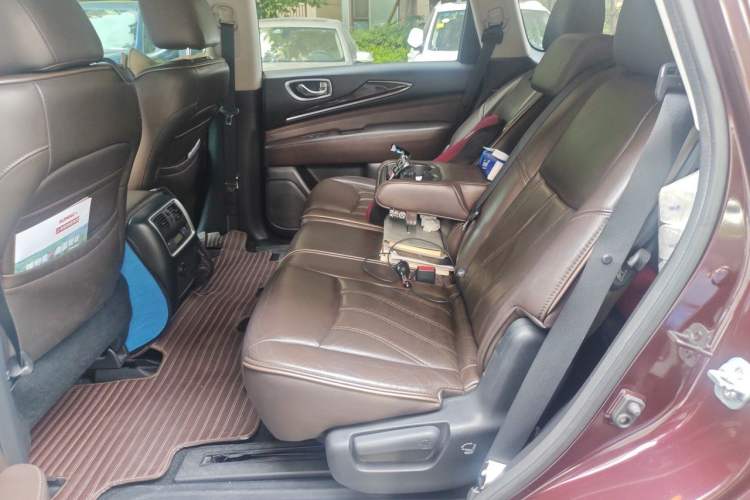 Used Infiniti QX60 2014 2.5 S/C Hybrid Two-Wheel Drive Excellence Edition Left Rear Seat