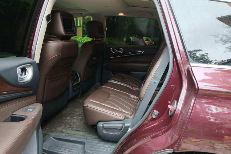 Used Infiniti QX60 2014 2.5 S/C Hybrid All-Wheel-Drive Versatile Edition Left Rear Seat