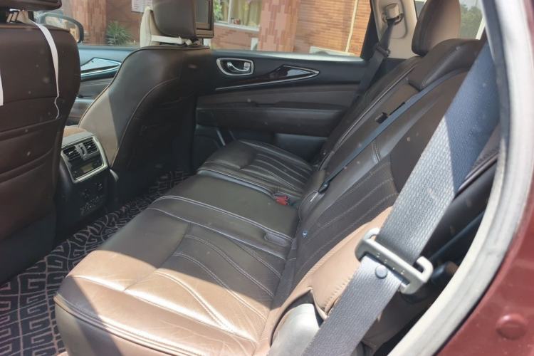 Used Infiniti QX60 2014 3.5L Four-Wheel Drive All-Terrain Version Left Rear Seat