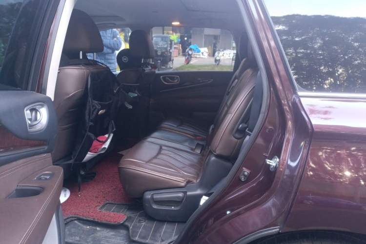 Used Infiniti QX60 2014 2.5 S/C Hybrid Two-Wheel Drive Excellence Edition Left Rear Seat