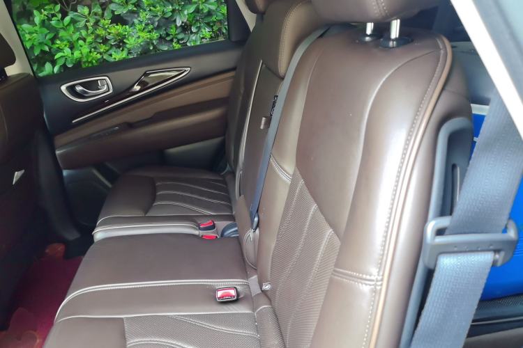 Used Infiniti QX60 2014 3.5L Two-Wheel Drive Excellence Edition Left Rear Seat