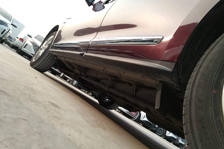 Used Infiniti QX60 2014 2.5 S/C Hybrid All-Wheel-Drive Versatile Edition Left Side Sill