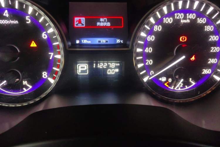 Used Infiniti QX60 2014 3.5L Four-Wheel Drive All-Terrain Version Odometer Close Up