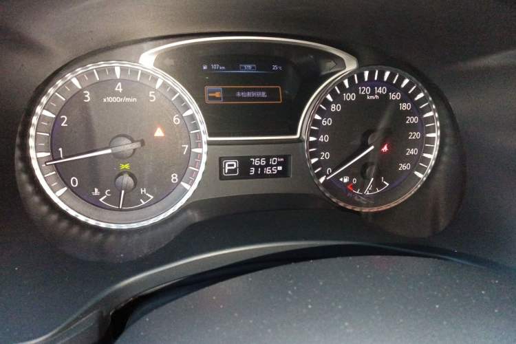 Used Infiniti QX60 2014 3.5L Two-Wheel Drive Excellence Edition Odometer Close Up
