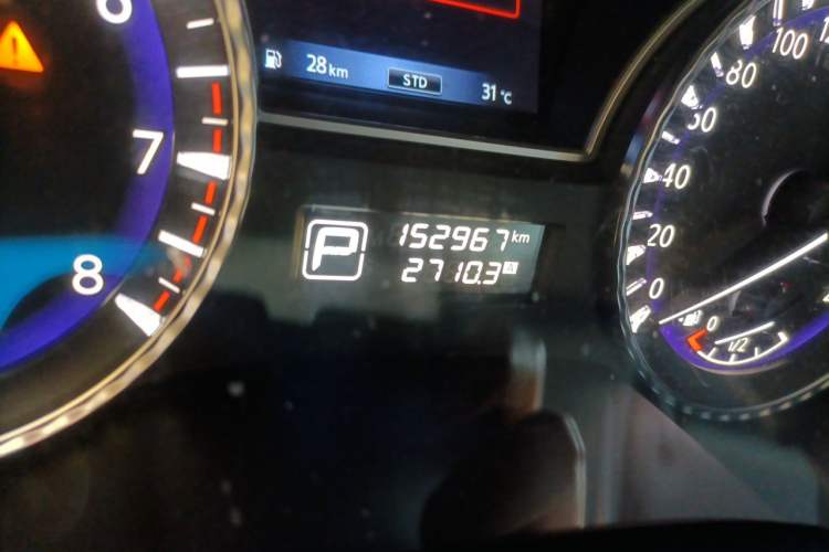 Used Infiniti QX60 2014 3.5L Four-Wheel Drive All-Terrain Version Odometer Close Up