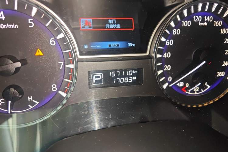 Used Infiniti QX60 2014 3.5L Four-Wheel Drive All-Terrain Version Odometer Close Up