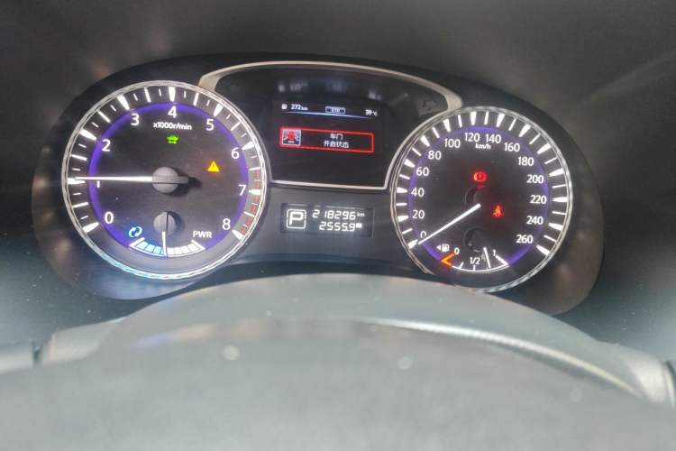 Used Infiniti QX60 2014 2.5 S/C Hybrid Two-Wheel Drive Excellence Edition Odometer Close Up