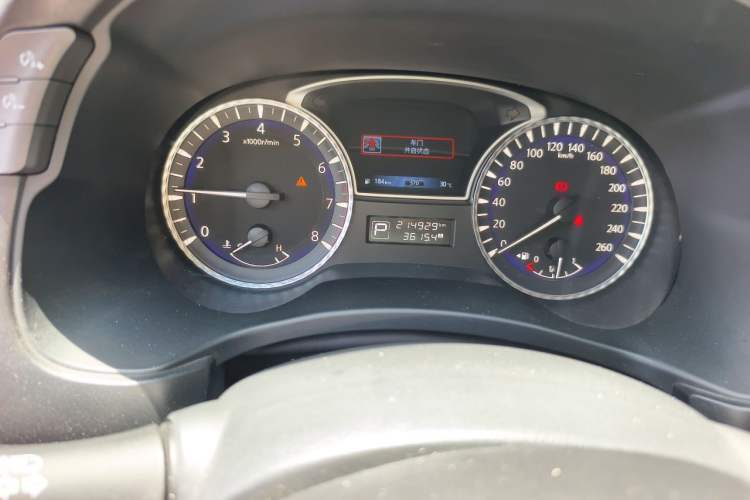 Used Infiniti QX60 2014 3.5L Four-Wheel Drive All-Terrain Version Odometer Close Up