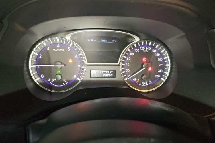 Used Infiniti QX60 2014 3.5L Two-Wheel Drive Excellence Edition Odometer Close Up