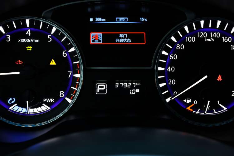 Used Infiniti QX60 2014 2.5 S/C Hybrid Two-Wheel Drive Excellence Edition Odometer Close Up