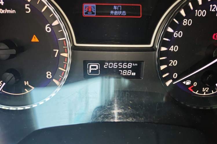 Used Infiniti QX60 2014 3.5L Two-Wheel Drive Excellence Edition Odometer Close Up