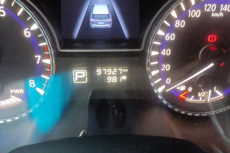 Used Infiniti QX60 2014 2.5 S/C Hybrid Two-Wheel Drive Excellence Edition Odometer Close Up