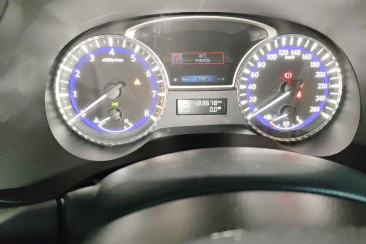 Used Infiniti QX60 2014 3.5L Four-Wheel Drive All-Terrain Version Odometer Close Up